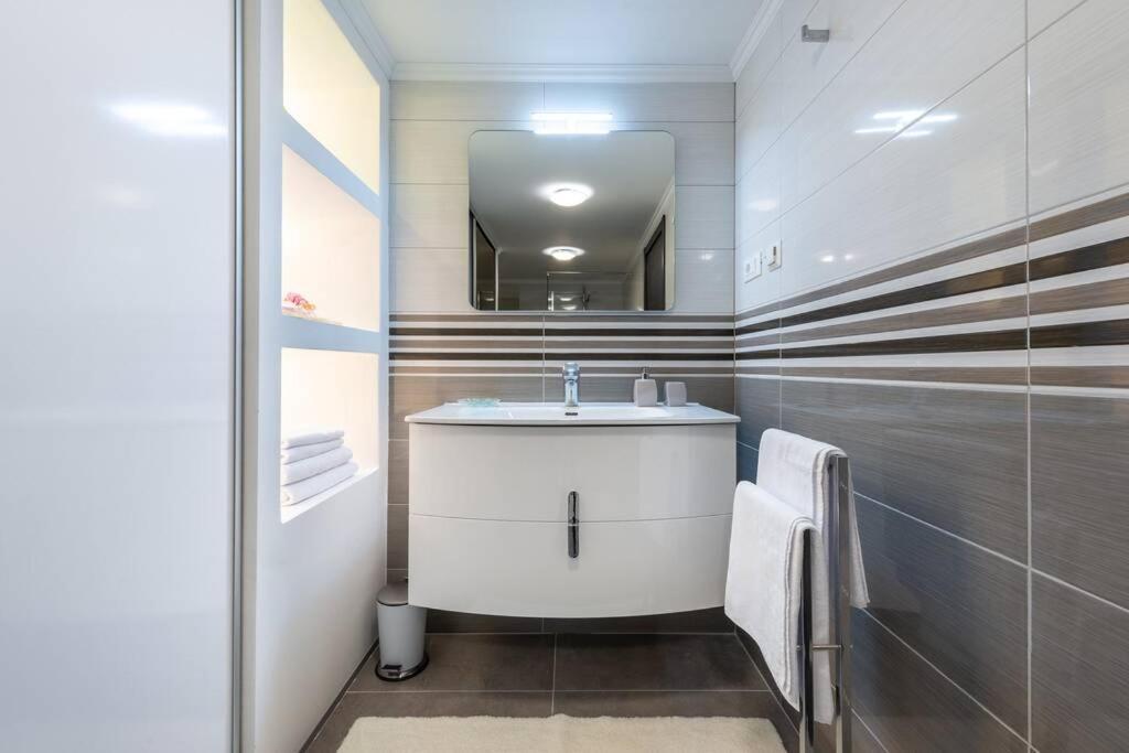 Deluxe Unique-with Private Heated Pool *