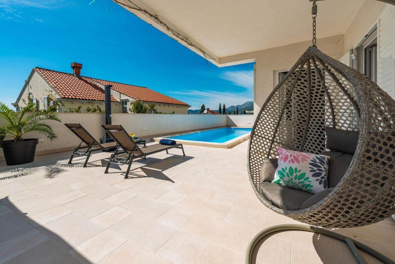 Deluxe Unique-with Private Heated Pool *